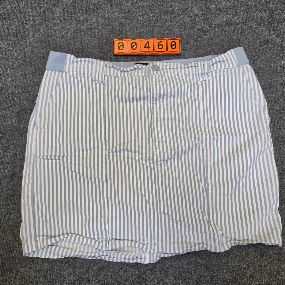Lee white and blue striped mini skort. Size 18.